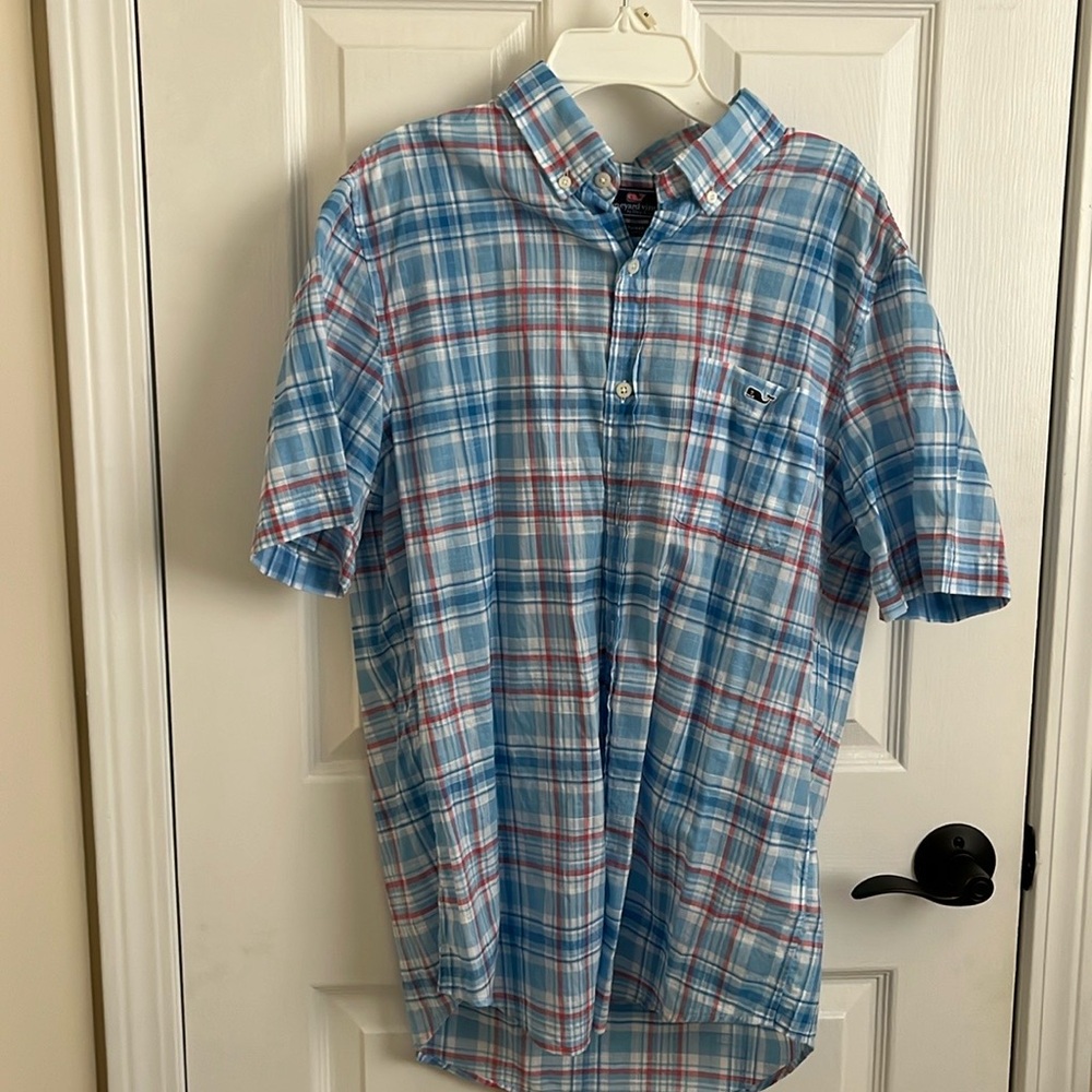 Vineyard vines short sleeve button down. Size medium. Worn once